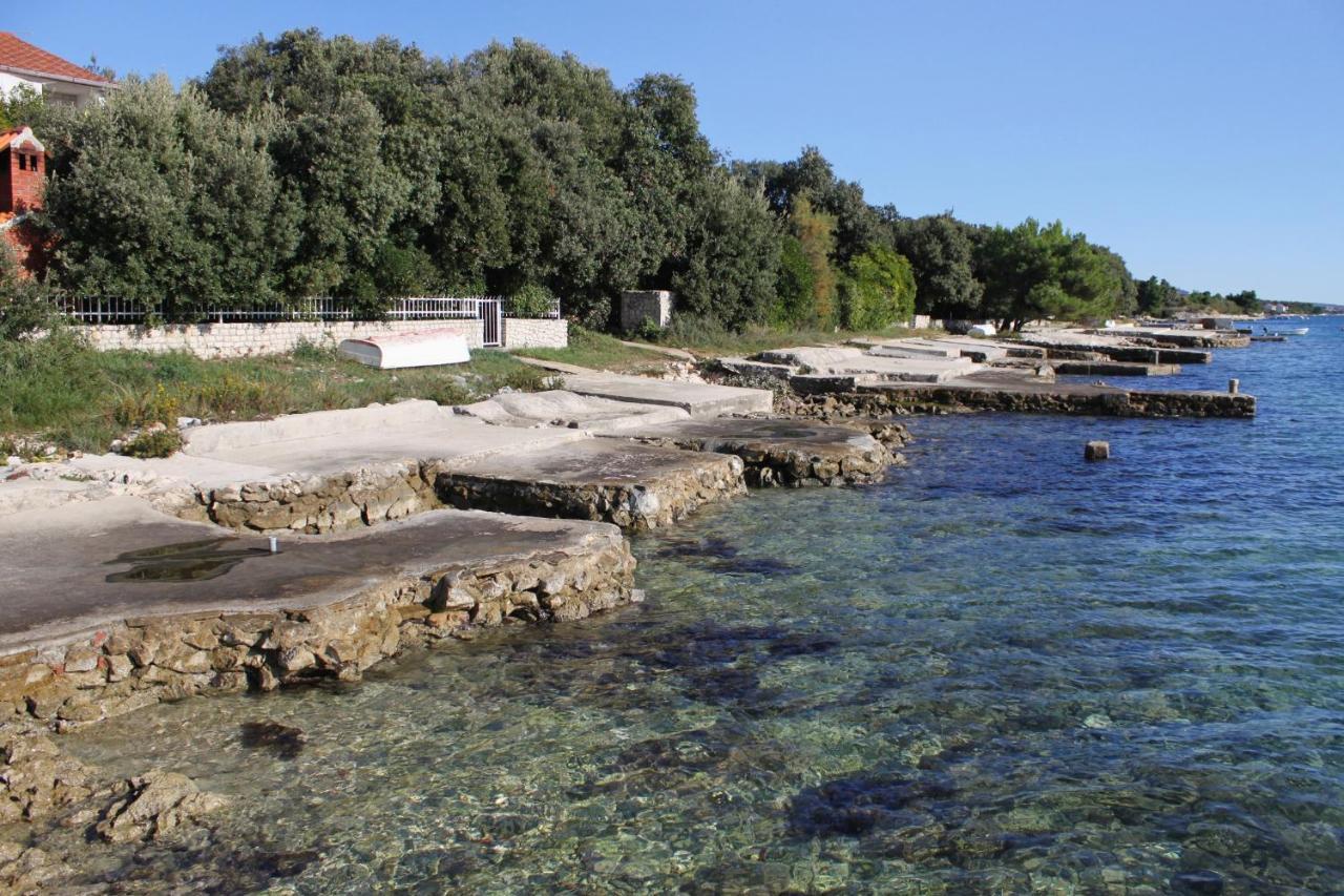 Family Friendly Seaside Apartments Kozino, Zadar - 5749 Petrcane Bagian luar foto