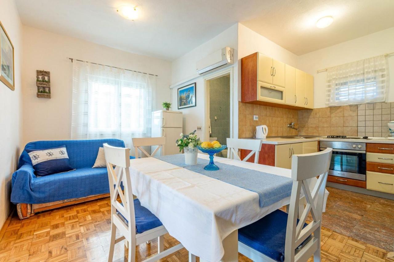 Family Friendly Seaside Apartments Kozino, Zadar - 5749 Petrcane Bagian luar foto