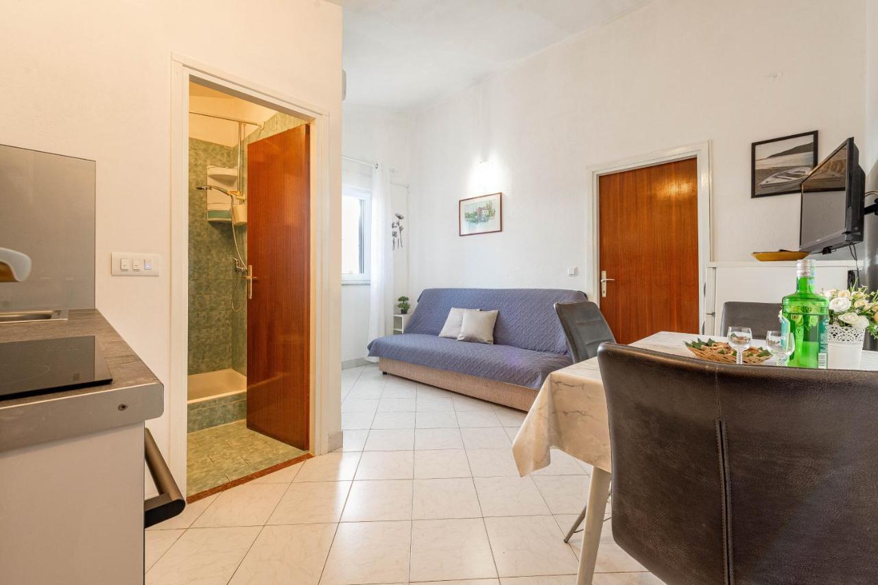 Family Friendly Seaside Apartments Kozino, Zadar - 5749 Petrcane Bagian luar foto