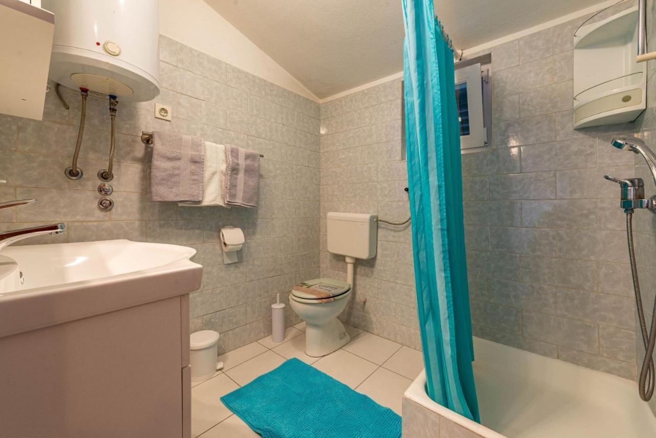 Family Friendly Seaside Apartments Kozino, Zadar - 5749 Petrcane Bagian luar foto