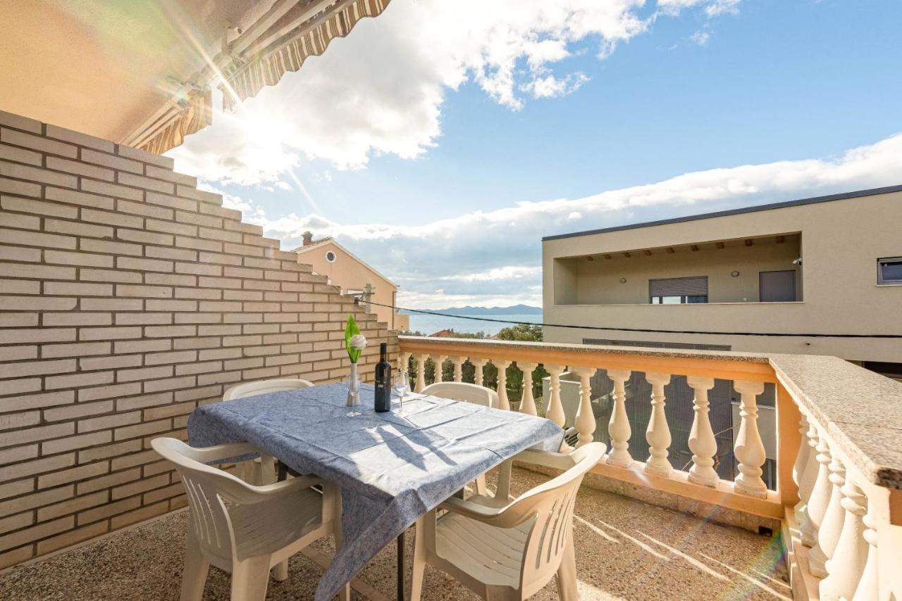 Family Friendly Seaside Apartments Kozino, Zadar - 5749 Petrcane Bagian luar foto