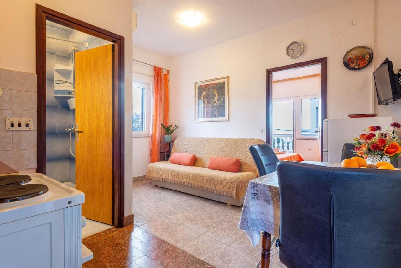 Family Friendly Seaside Apartments Kozino, Zadar - 5749 Petrcane Bagian luar foto